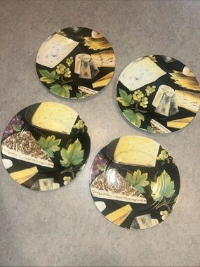 Set of 4 St. Limoges dessert plates.